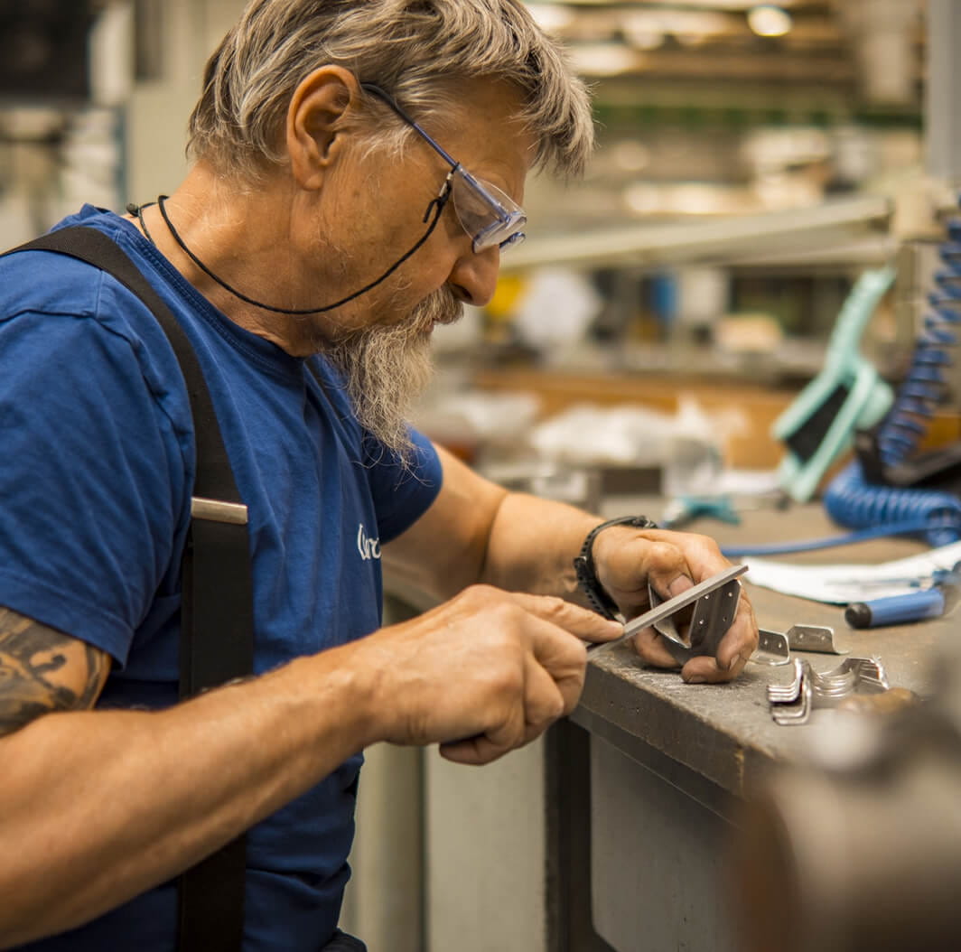 Zaměstnanec Aero při práci