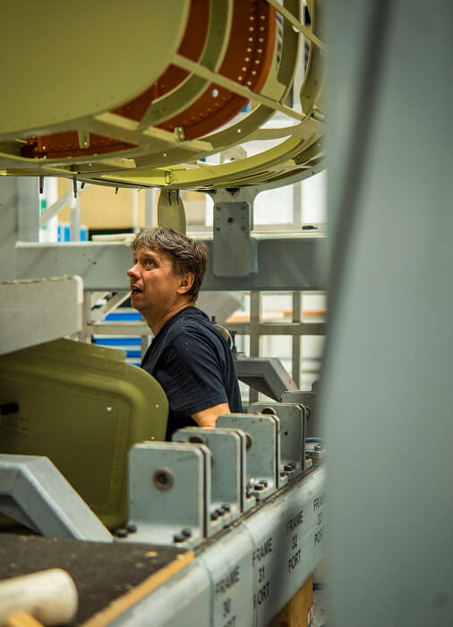 Zaměstnanec Aero při práci