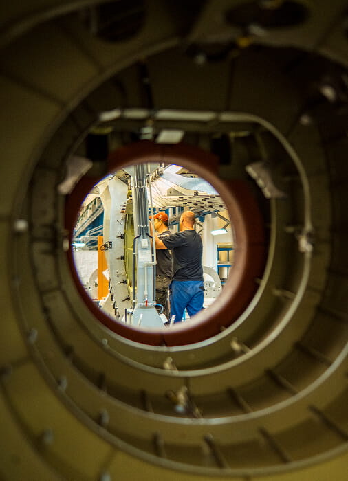 Zaměstnanec Aero při práci